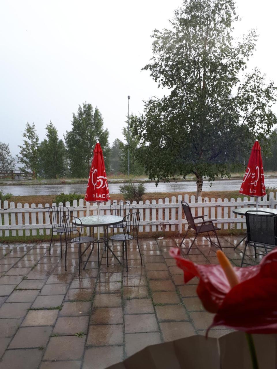 Dessans Cafe & Logi Hotel Pello Ngoại thất bức ảnh